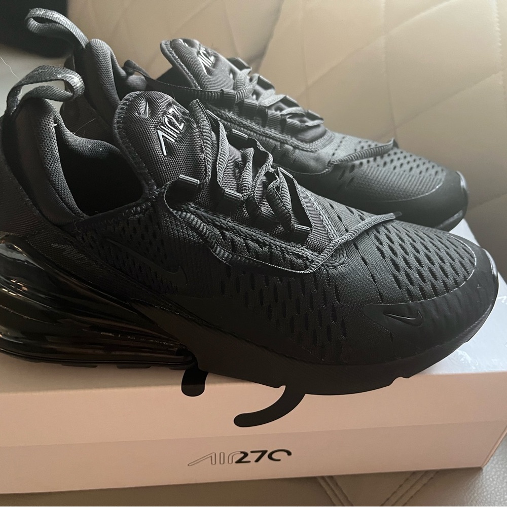 Nike Air Max 270 Shoes in Black